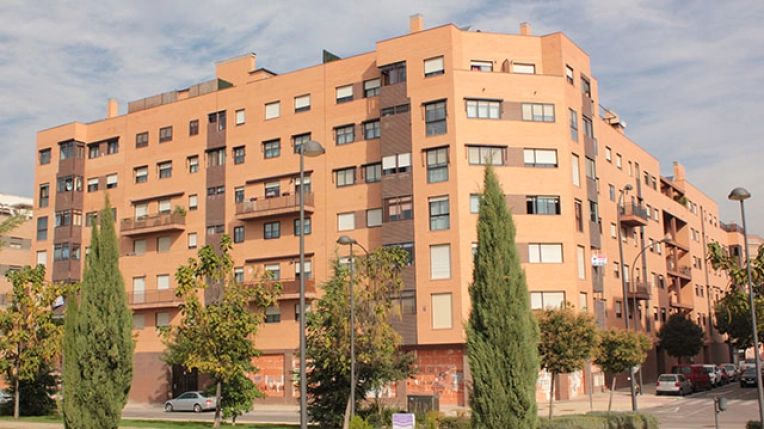 Flats / Apartments, Multi-unit Residential Buildings